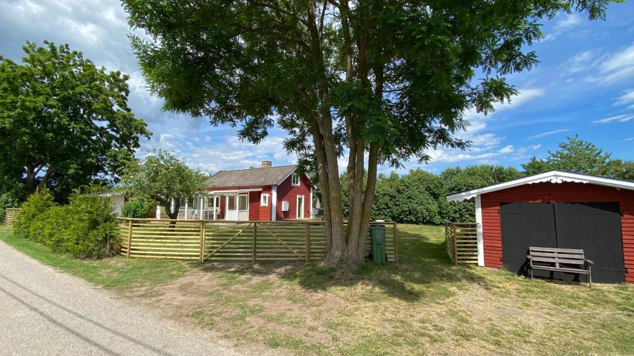 Charmig, Nyrenoverat Och Fullt Utrustad Stuga. Anpassad Foer Hundar, Naera Till Naturen Och Havet. Gangavstand Till Golfbana. 卡爾馬 外观 照片
